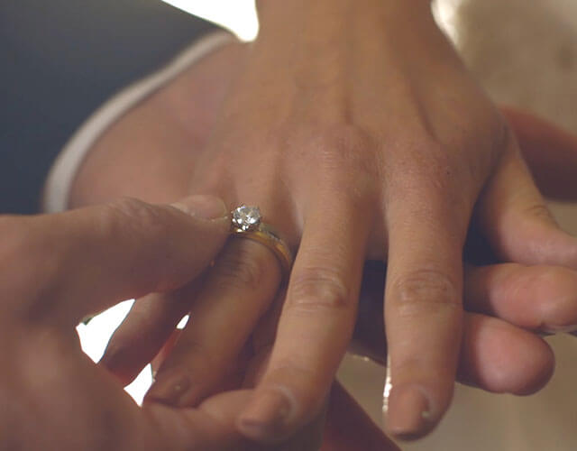 De rechterkant voor de ring